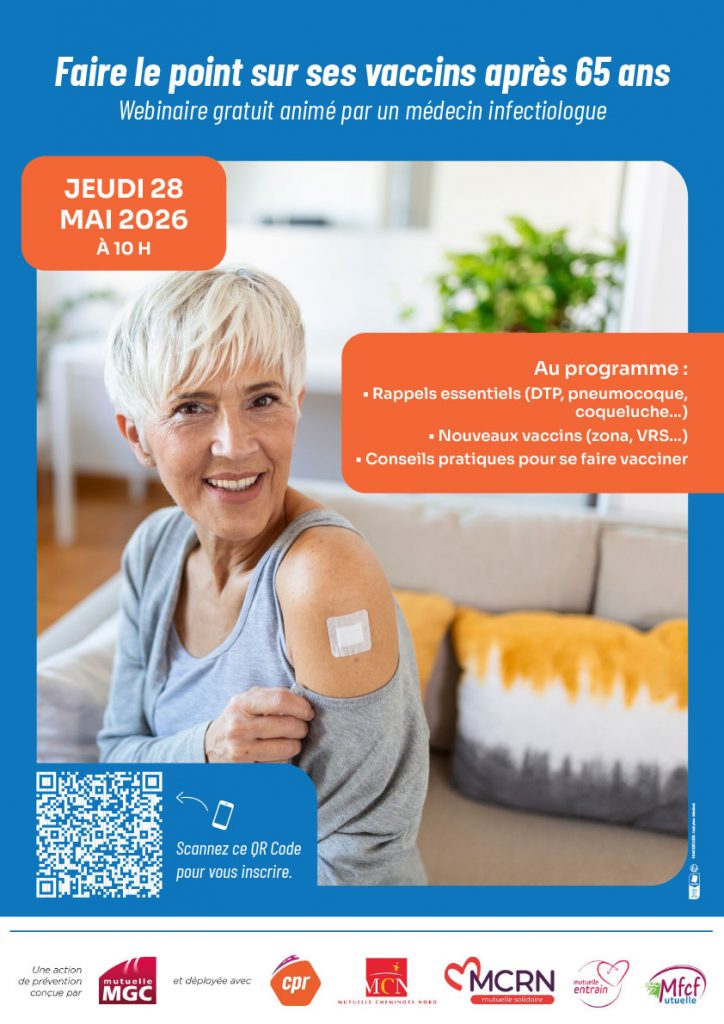 Une femme âgée souriante, aux cheveux blonds coupés courts, montre son bras bandé. Un texte en français présente les rappels de vaccination, les nouveaux vaccins et des conseils pratiques en matière de vaccination.